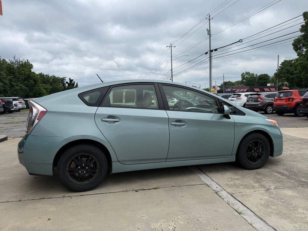 2013 Toyota Prius Image 2