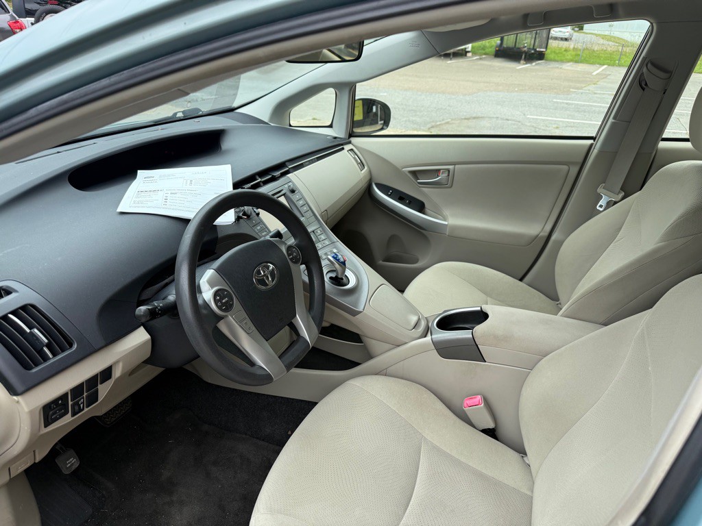 2013 Toyota Prius Image 6