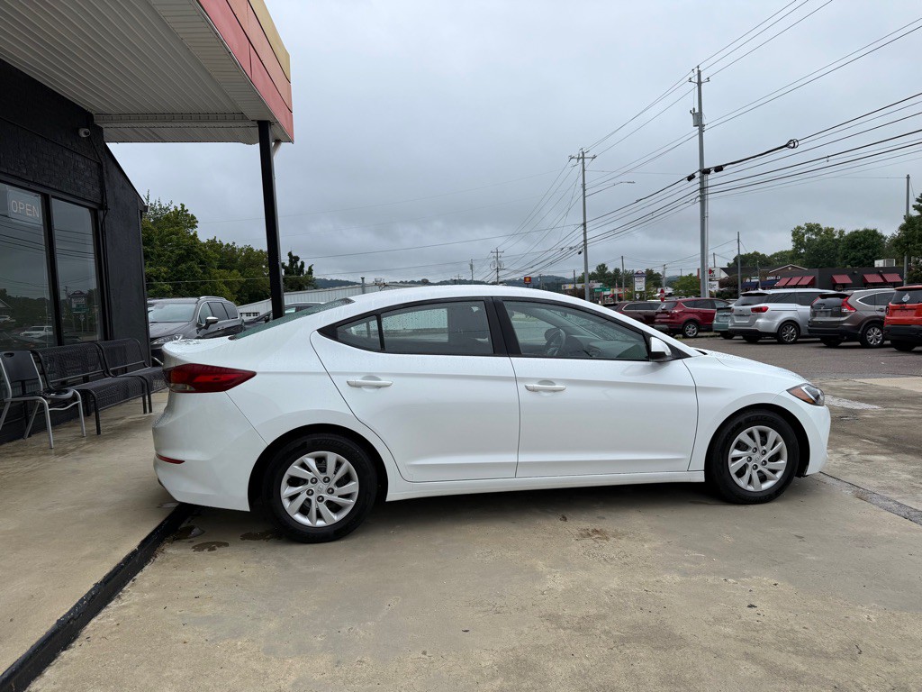 2018 Hyundai Elantra Image 2