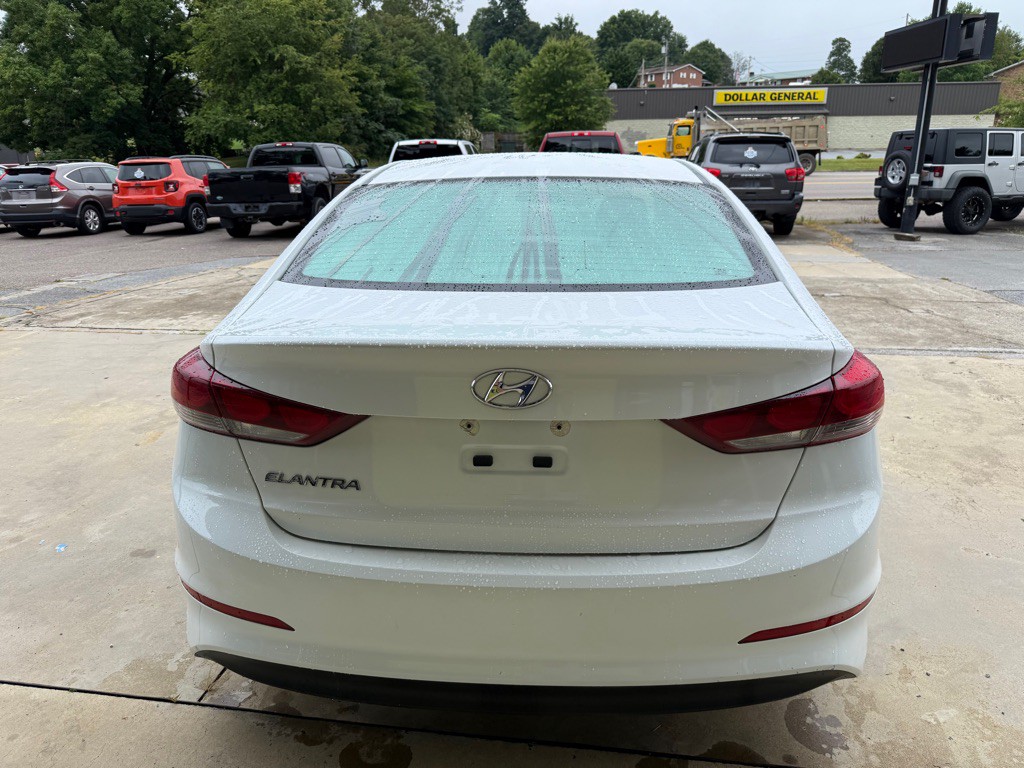 2018 Hyundai Elantra Image 3