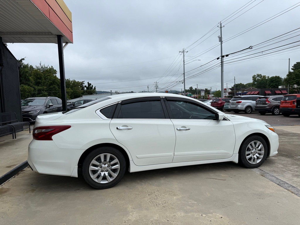2018 Nissan Altima Image 2
