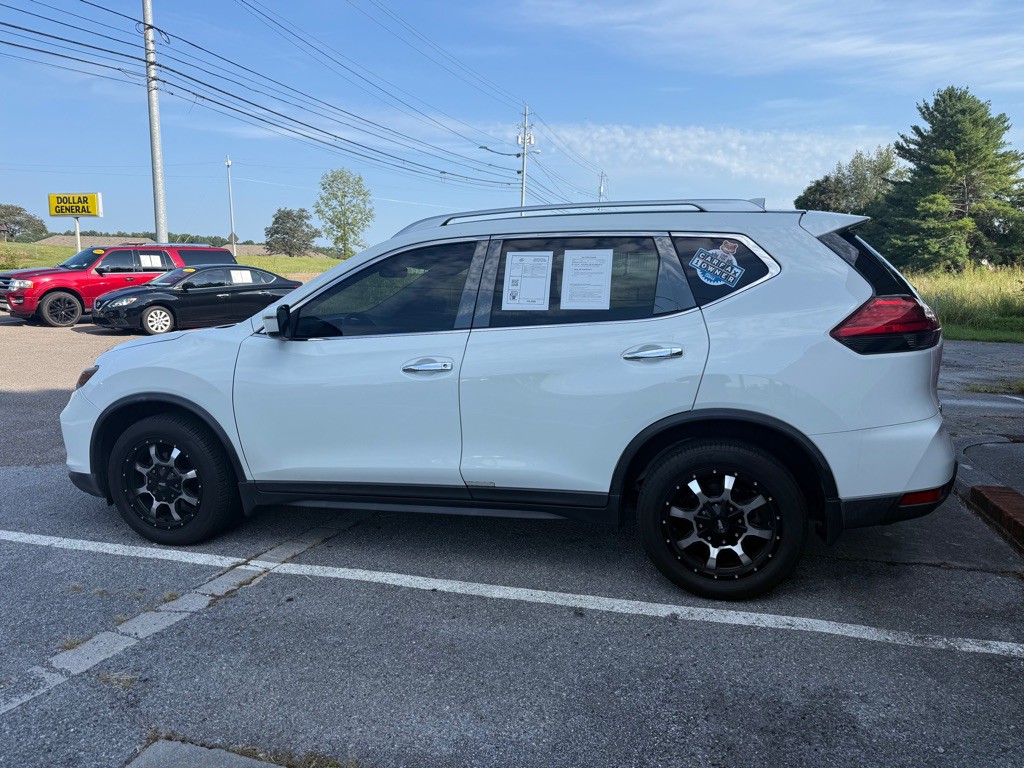 2017 Nissan Rogue Image 1
