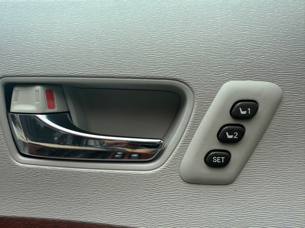 2013 Toyota Sienna Image 11