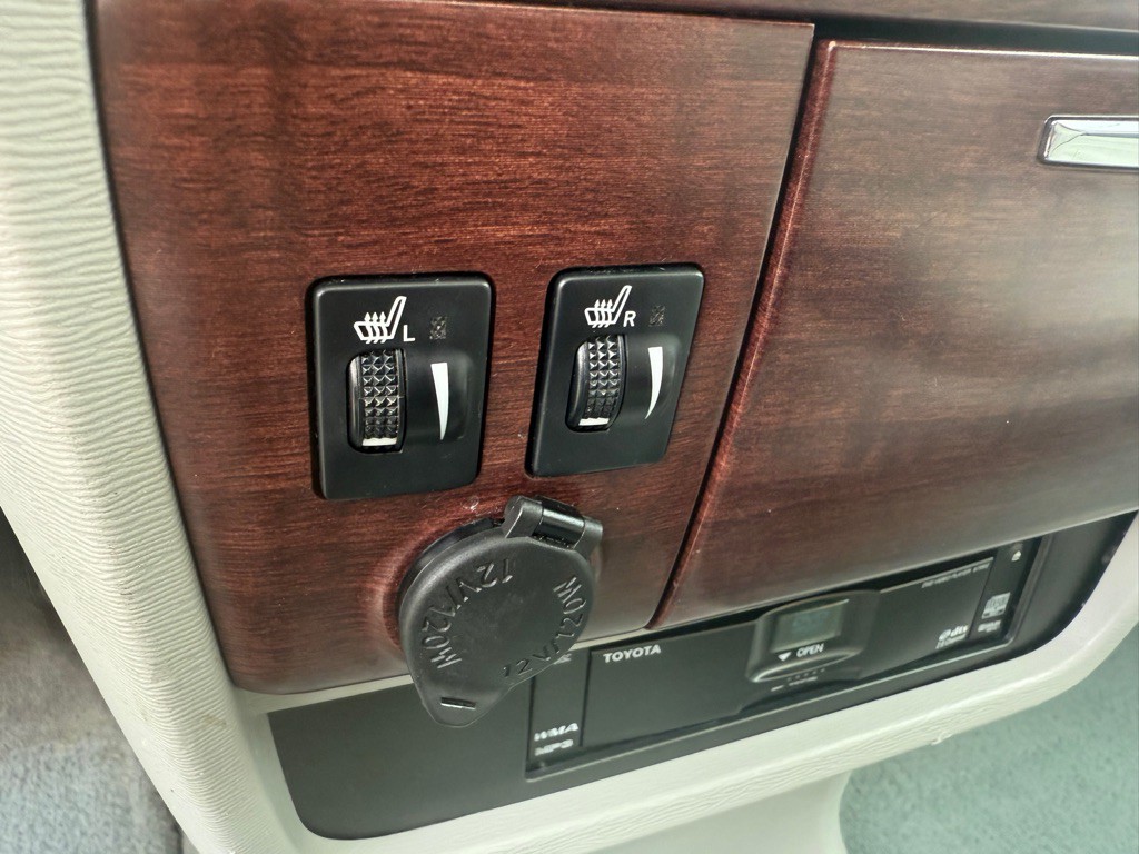 2013 Toyota Sienna Image 12