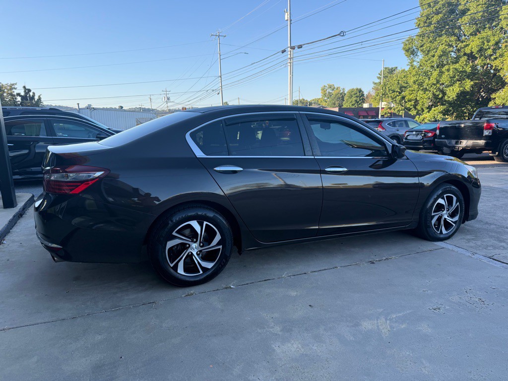 2017 Honda Accord Image 2