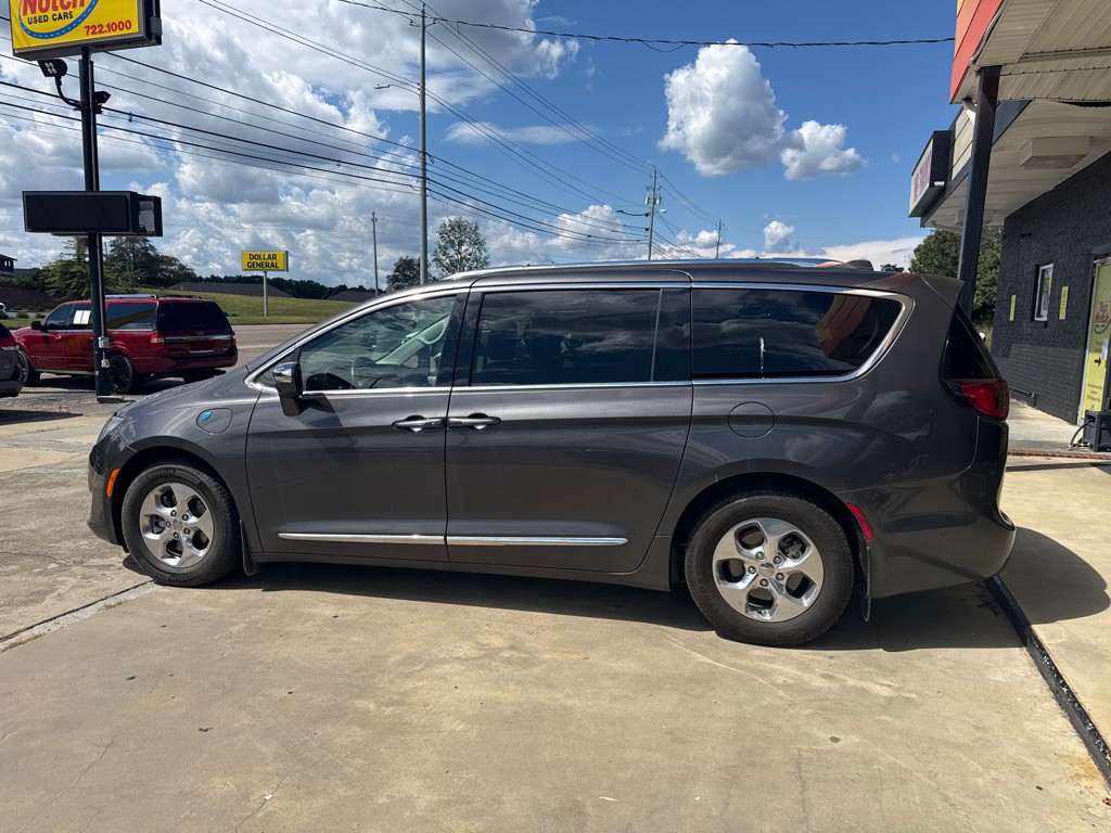 2018 Chrysler Pacifica Image 2
