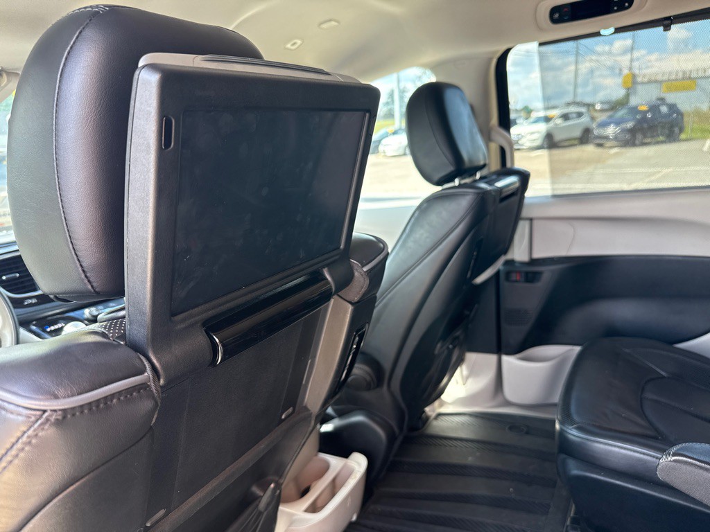 2018 Chrysler Pacifica Image 6