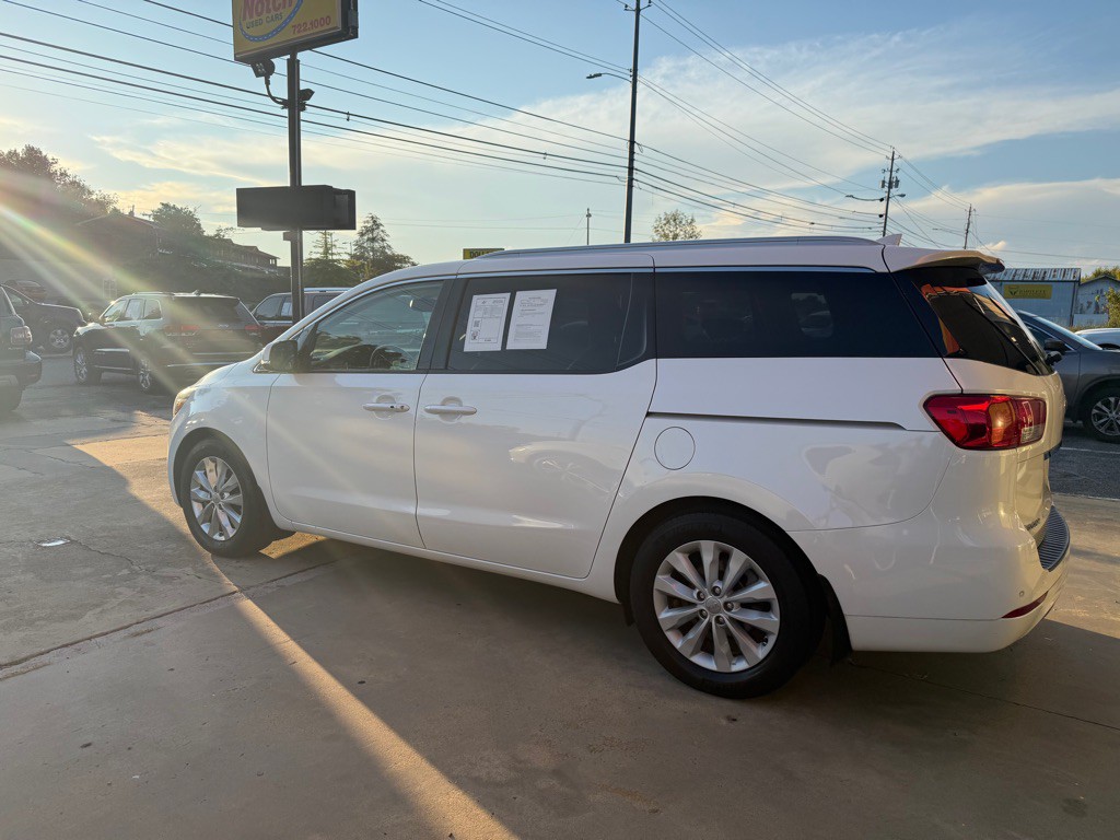 2016 Kia Sedona Image 2