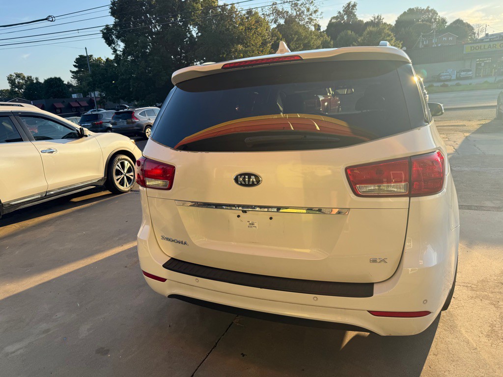 2016 Kia Sedona Image 3