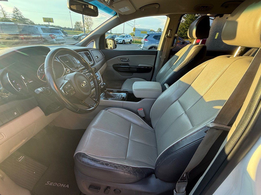 2016 Kia Sedona Image 7