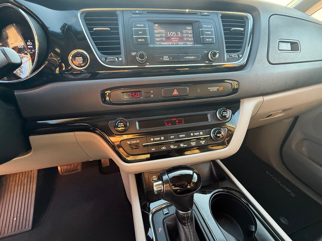 2016 Kia Sedona Image 8