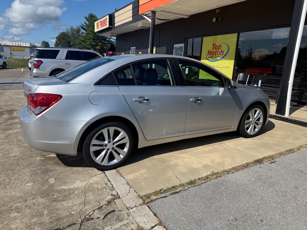 2014 Chevrolet Cruze Image 2