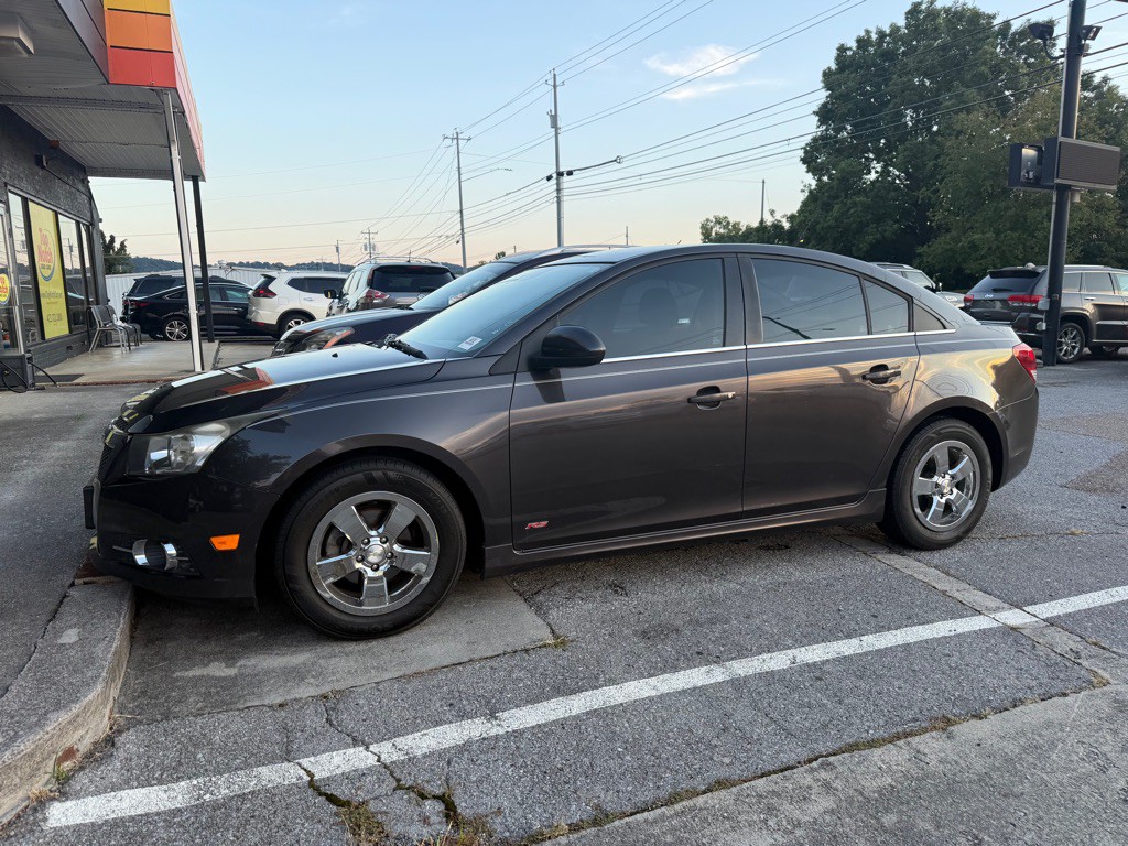 2014 Chevrolet Cruze Image 2