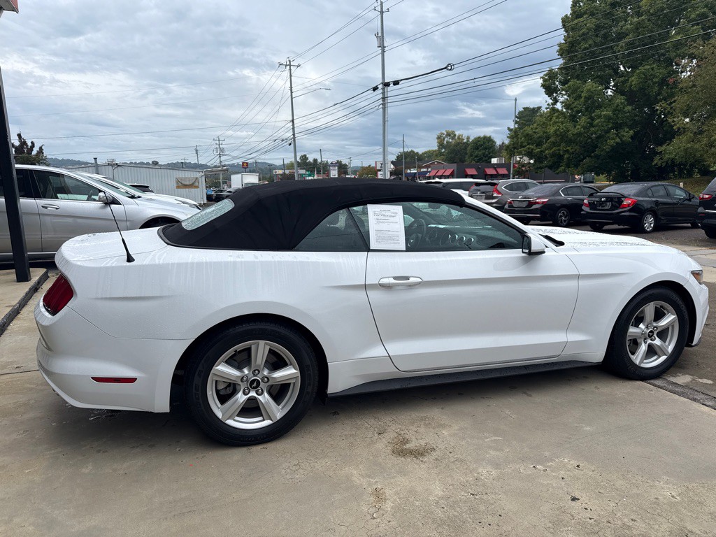 2017 Ford Mustang Image 2