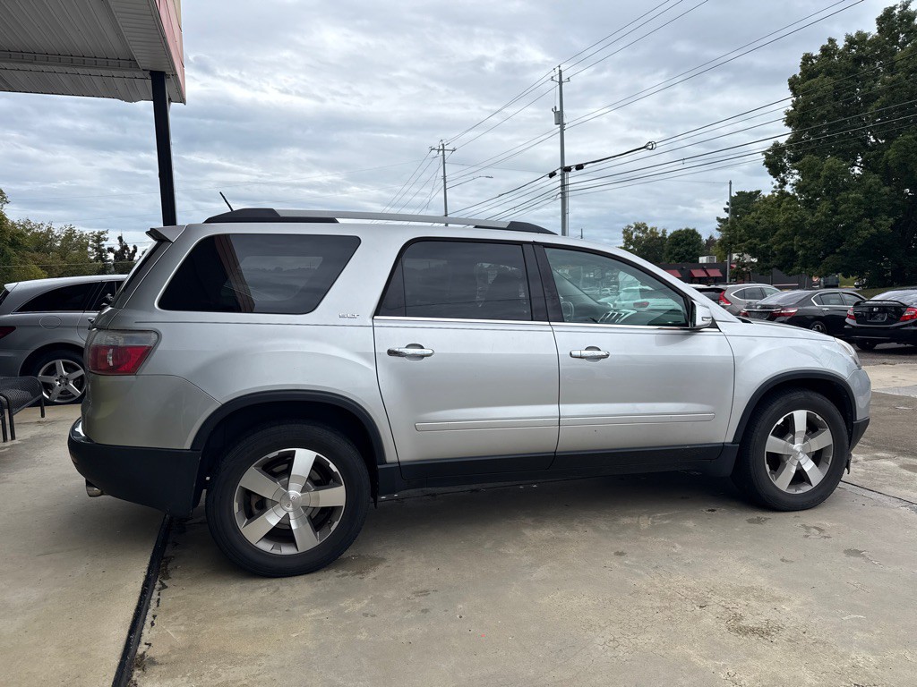 2011 GMC Acadia Image 2