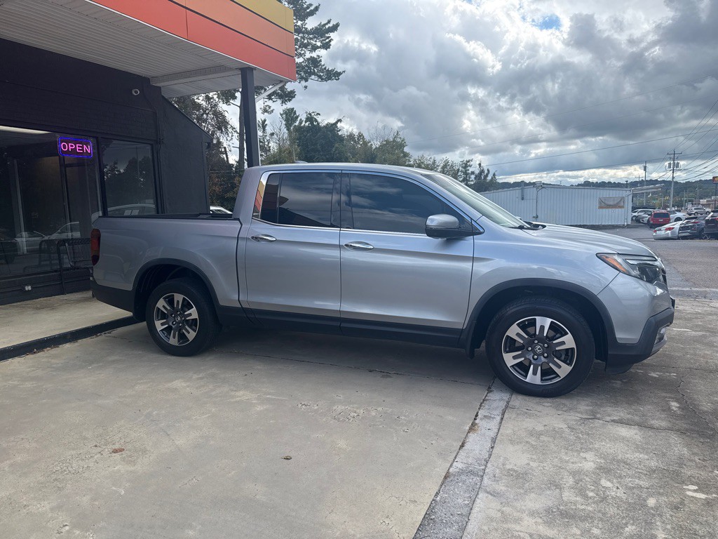 2018 Honda Ridgeline Image 2