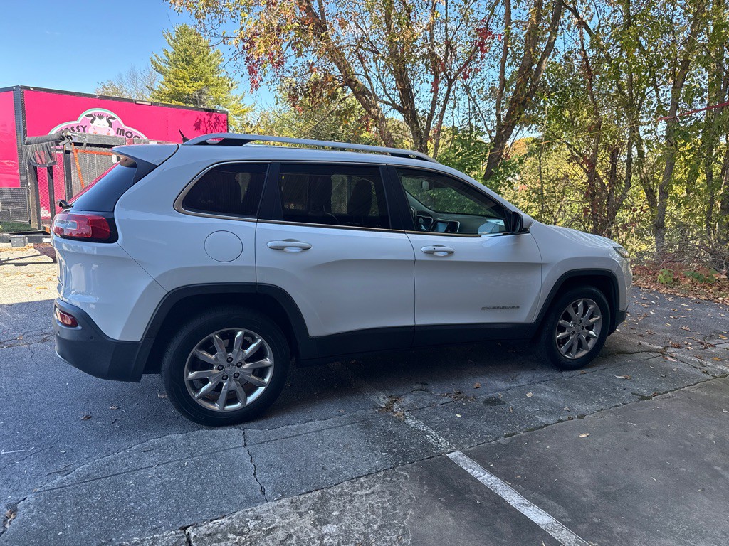2014 Jeep Cherokee Image 1