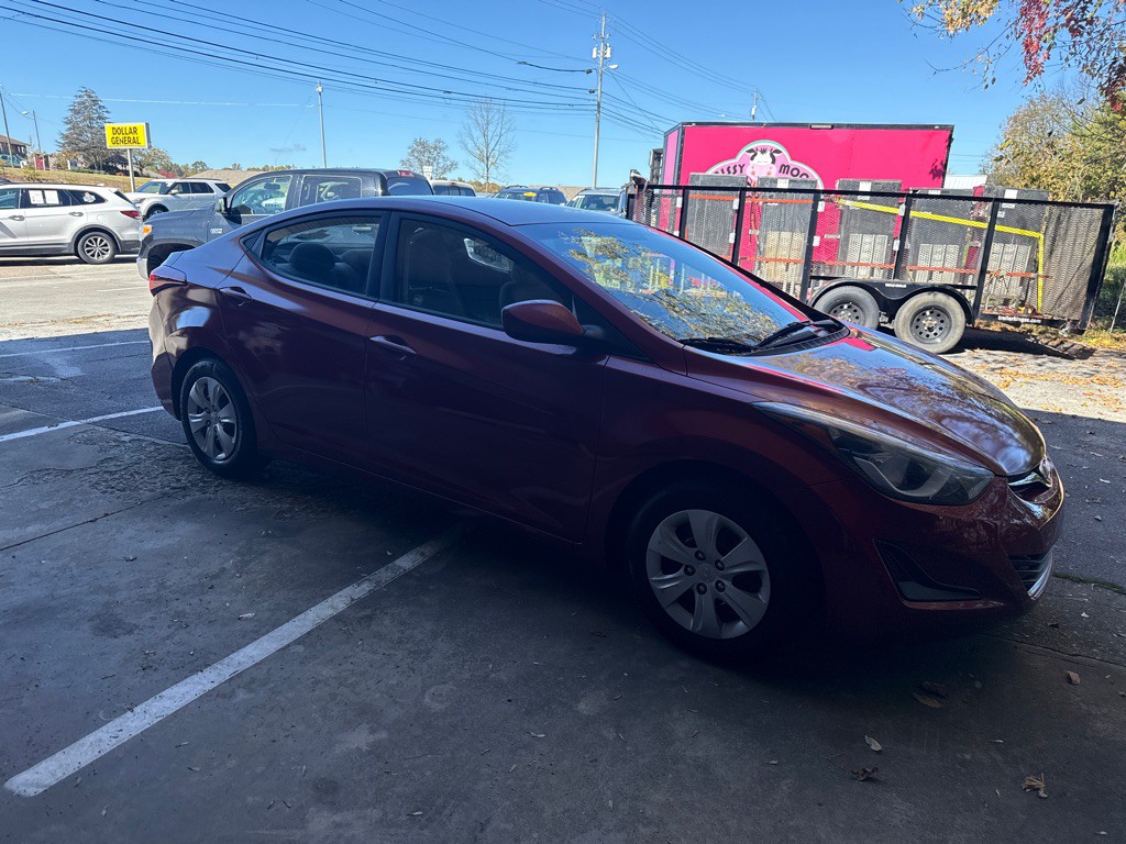 2016 Hyundai Elantra Image 2