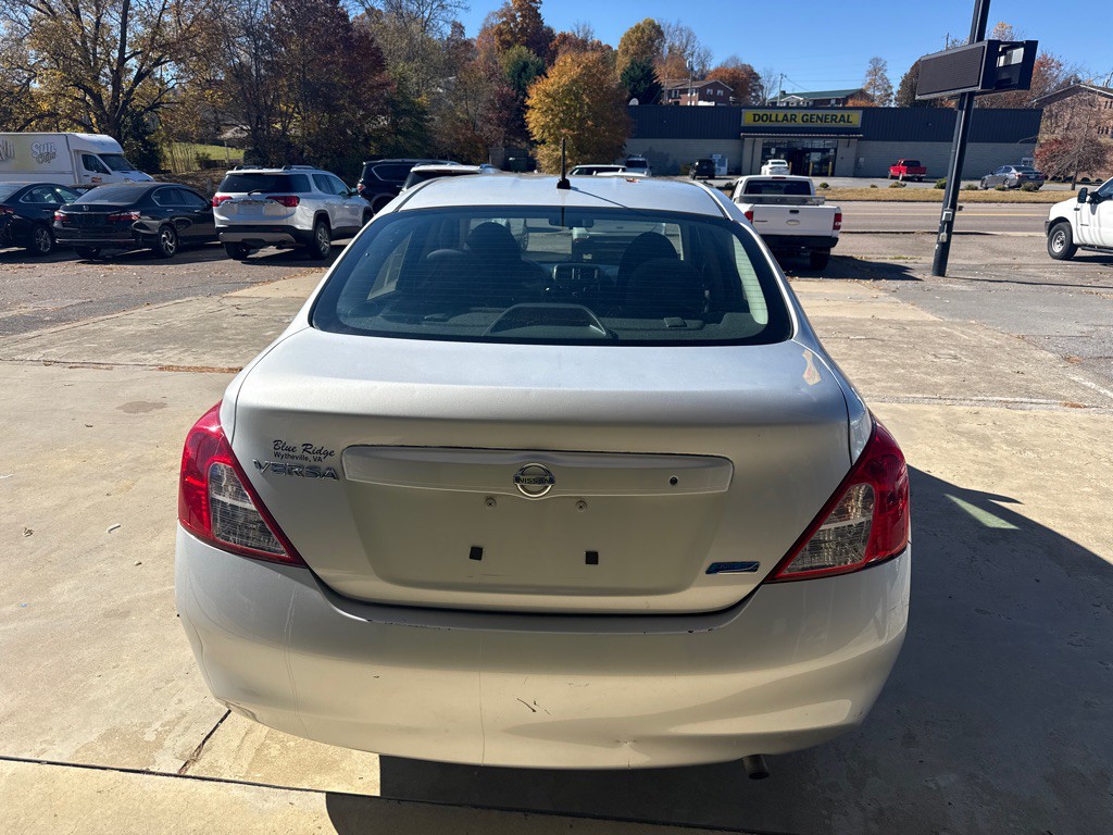 2014 Nissan Versa Image 3