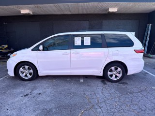 Image for 2017 Toyota Sienna LE ID: 6992092