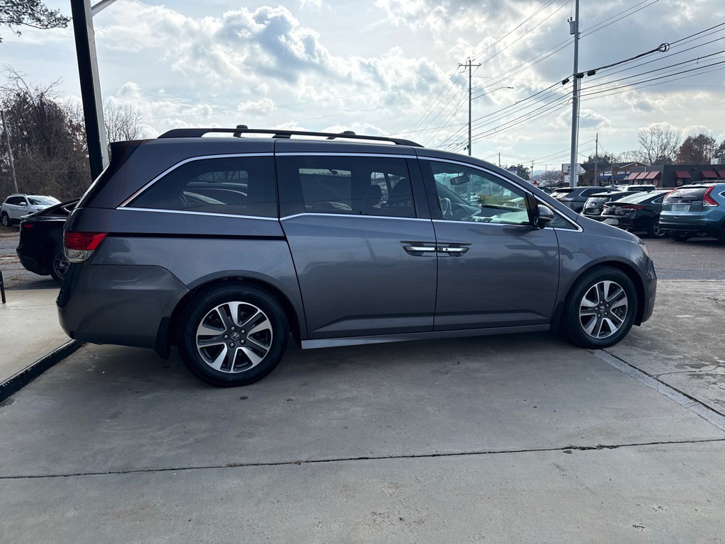 2016 Honda Odyssey Image 1