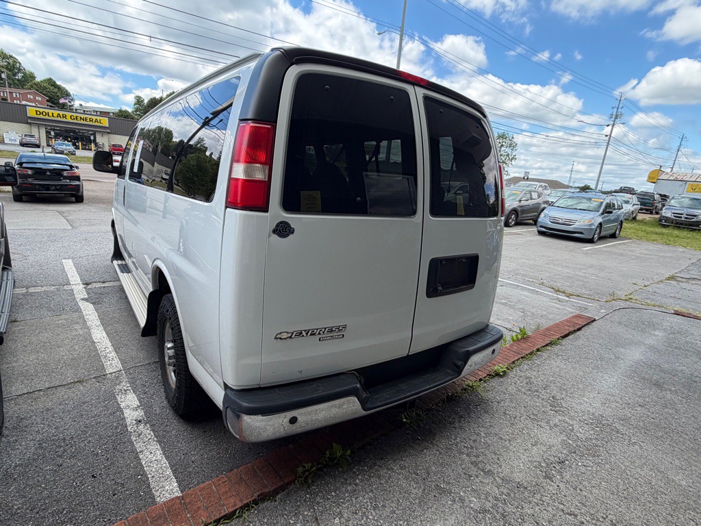 2014 Chevrolet Express Image 4