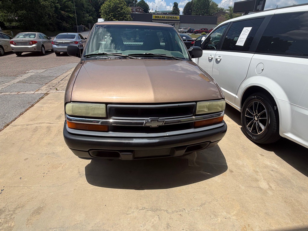 2003 Chevrolet S10 Image 1