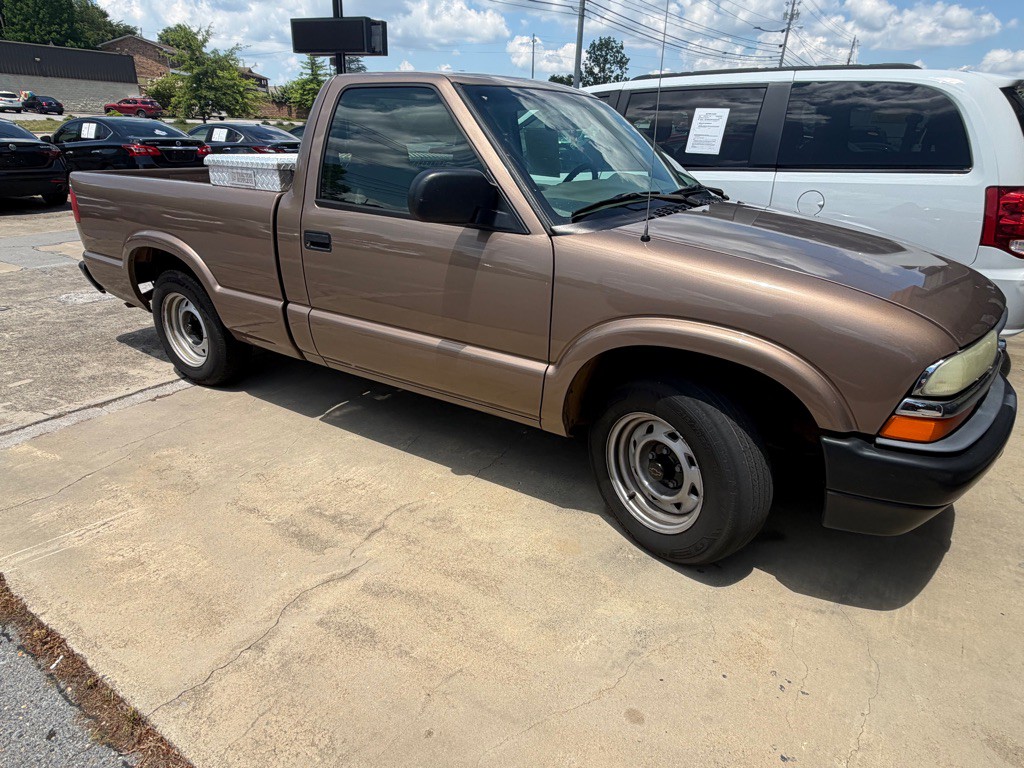 2003 Chevrolet S10 Image 2