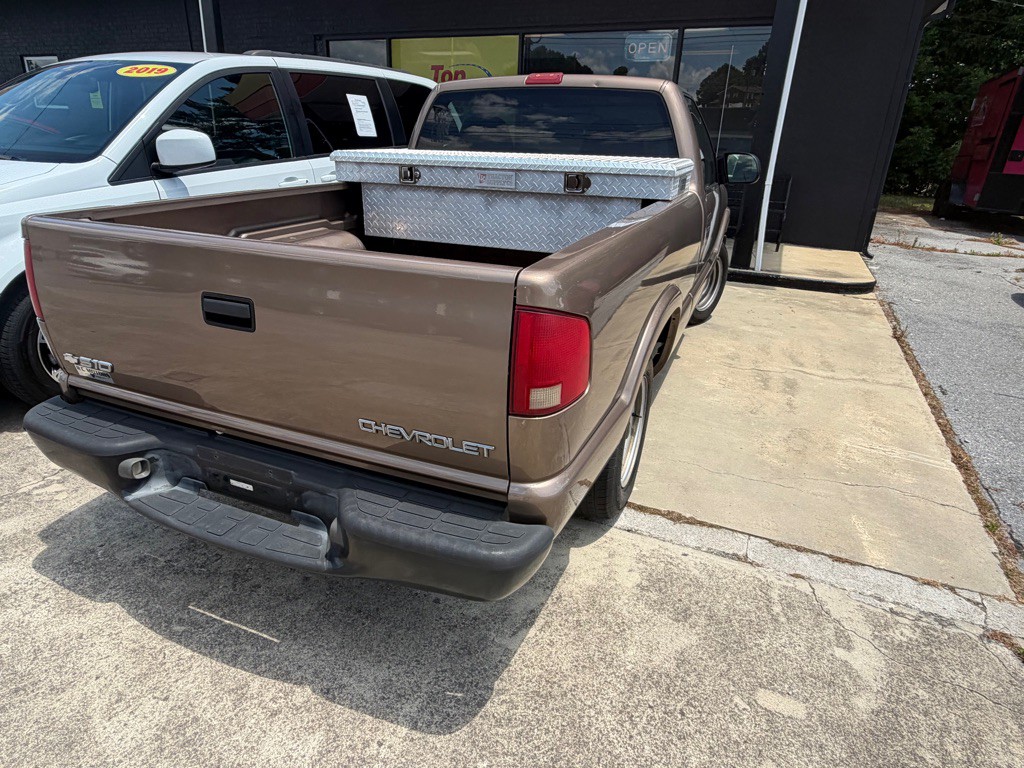 2003 Chevrolet S10 Image 3