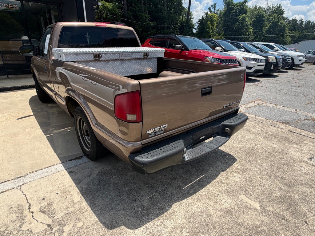 2003 Chevrolet S10 Image 4
