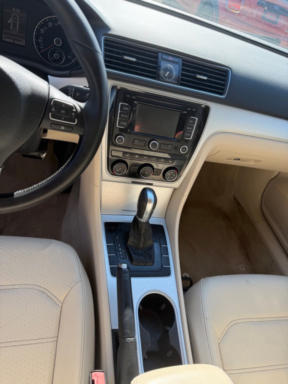 2013 Volkswagen Passat Image 9