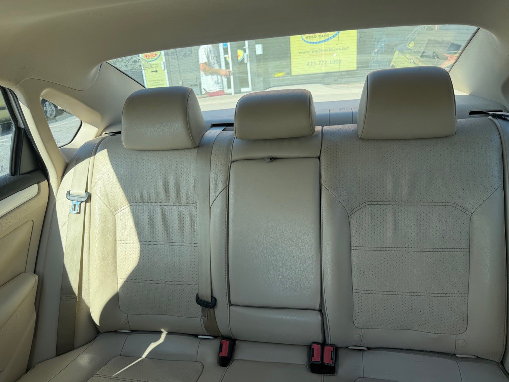 2013 Volkswagen Passat Image 10