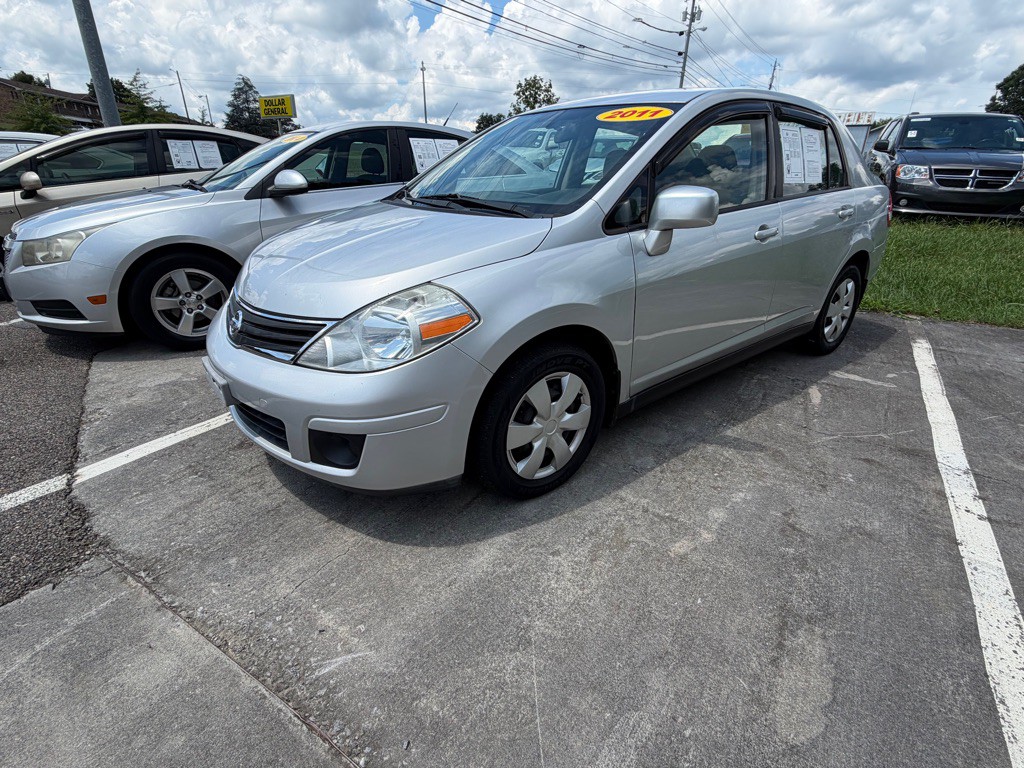 2011 Nissan Versa Image 1