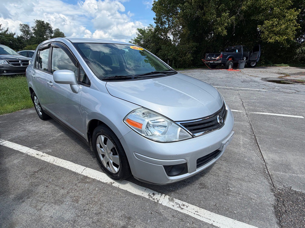 2011 Nissan Versa Image 4