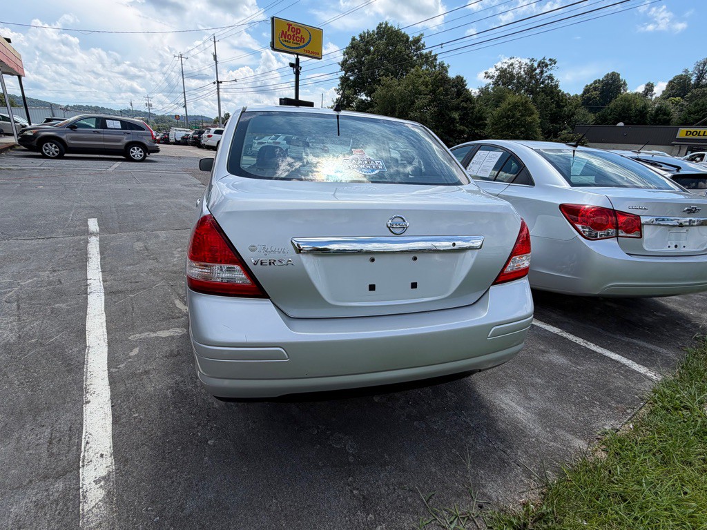 2011 Nissan Versa Image 6
