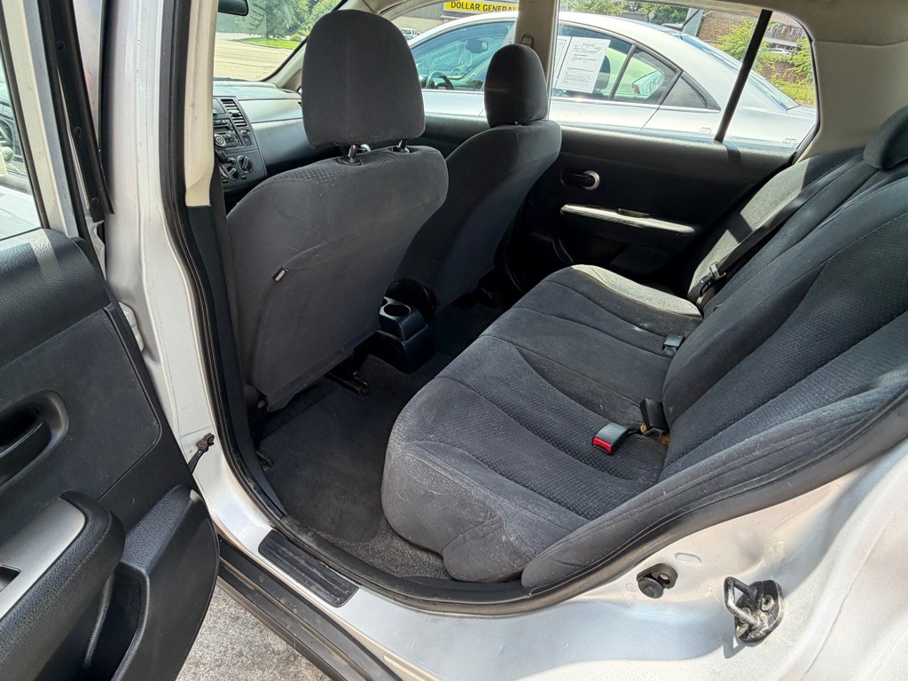 2011 Nissan Versa Image 10