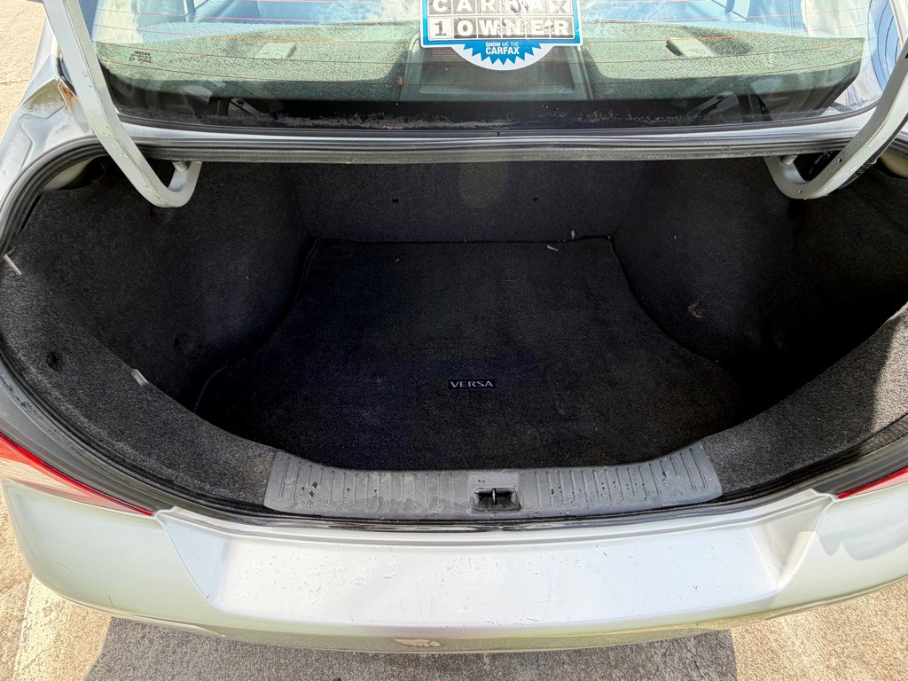 2011 Nissan Versa Image 11