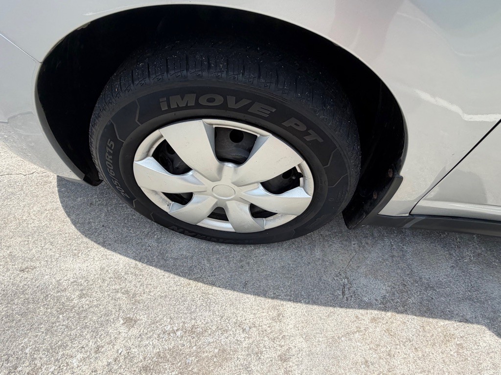 2011 Nissan Versa Image 12