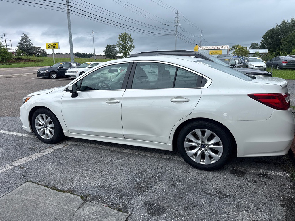 2015 Subaru Legacy Image 1