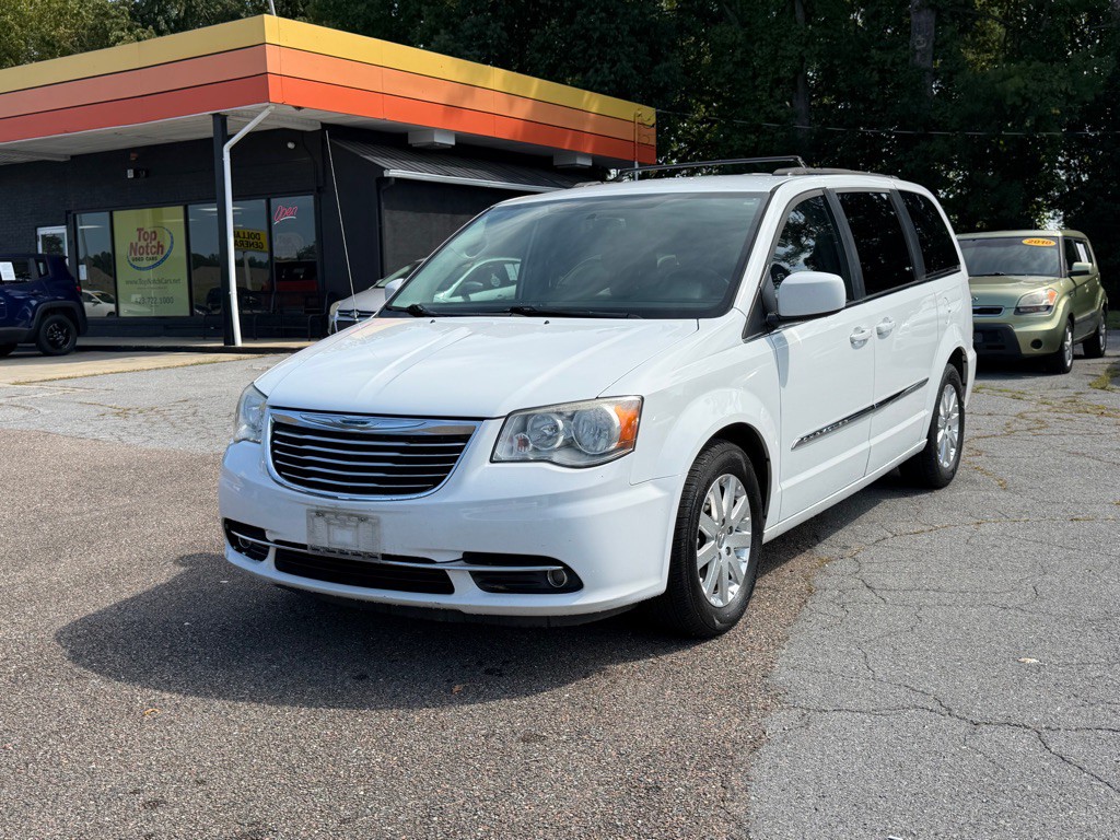 2016 Chrysler Town & Country Image 1