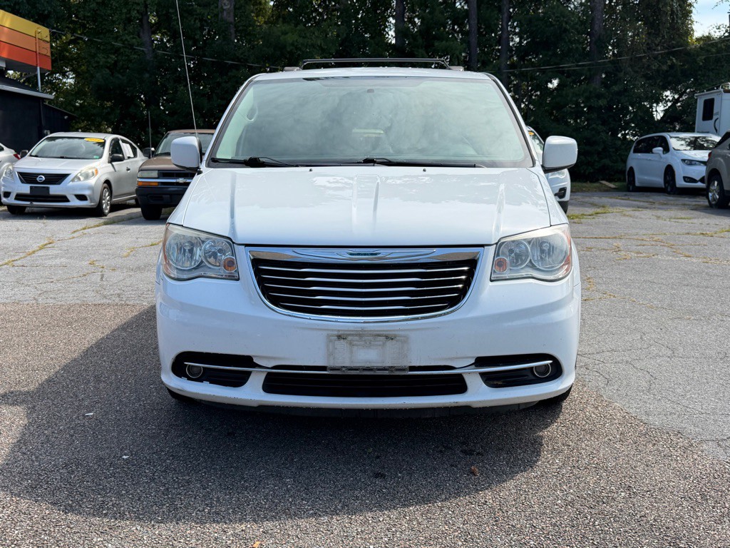 2016 Chrysler Town & Country Image 2