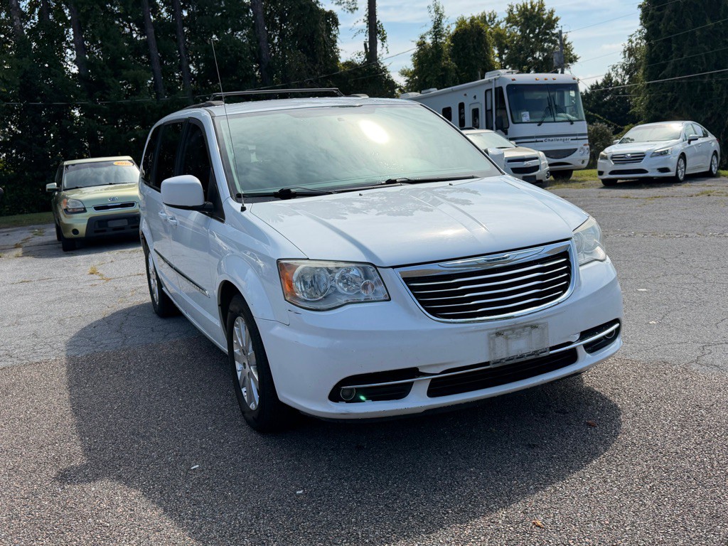 2016 Chrysler Town & Country Image 3