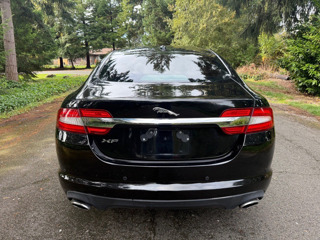 2012 Jaguar XF Image 4
