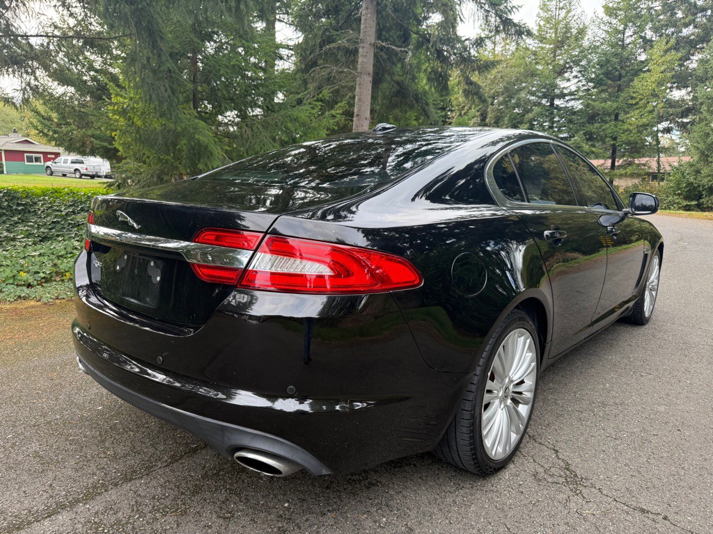 2012 Jaguar XF Image 5