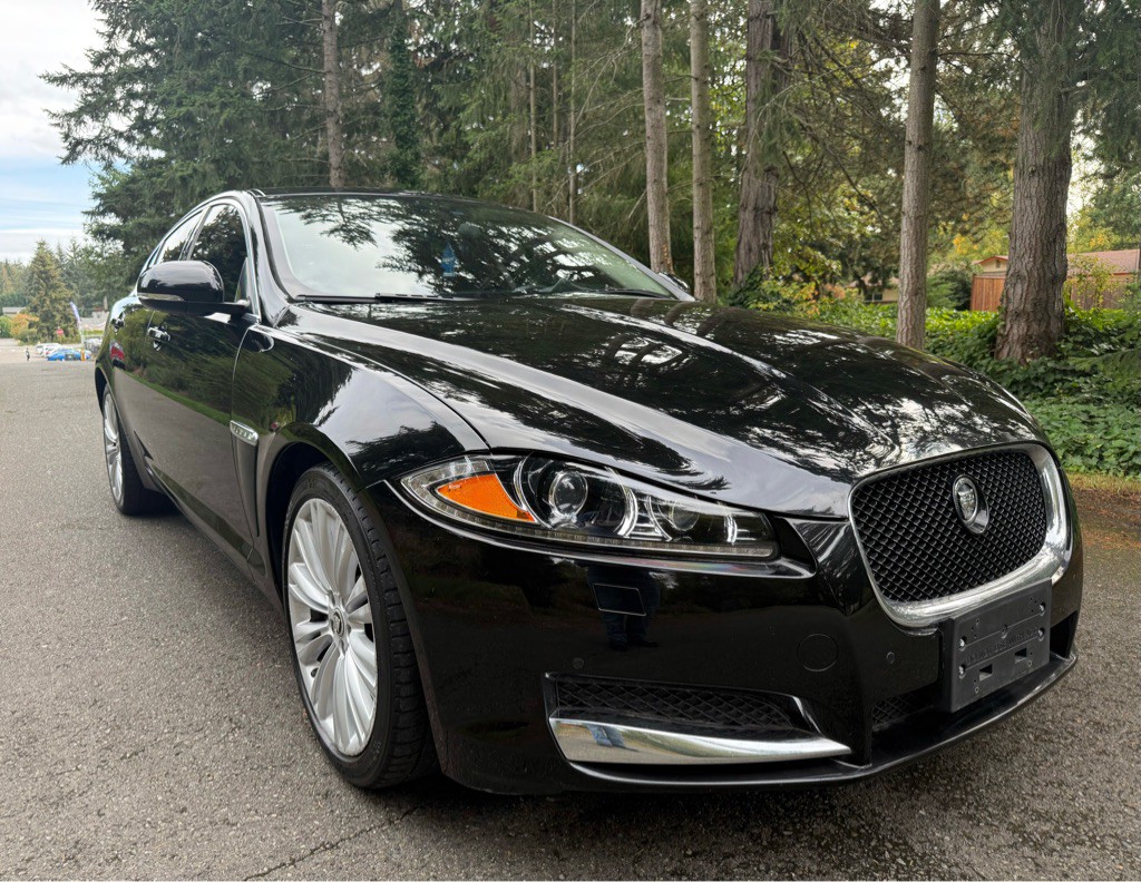 2012 Jaguar XF Image 7