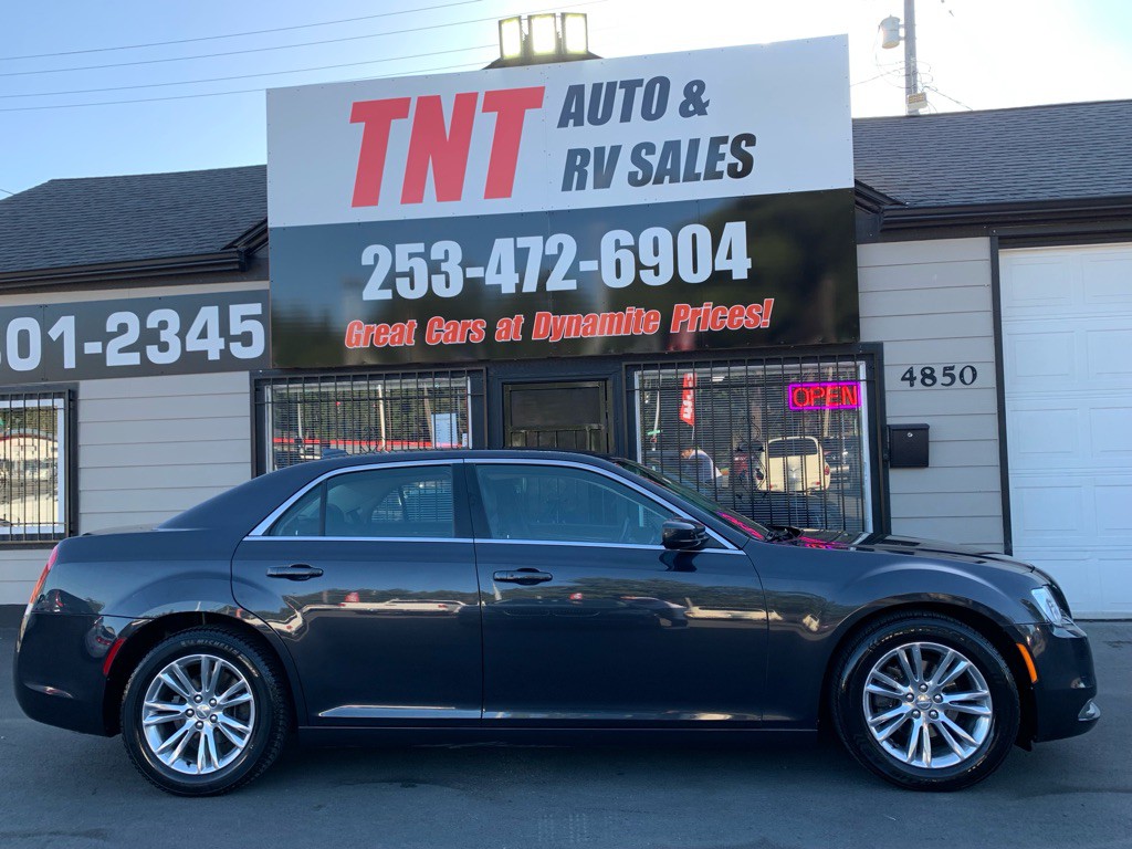 2017 Chrysler 300 Image 7