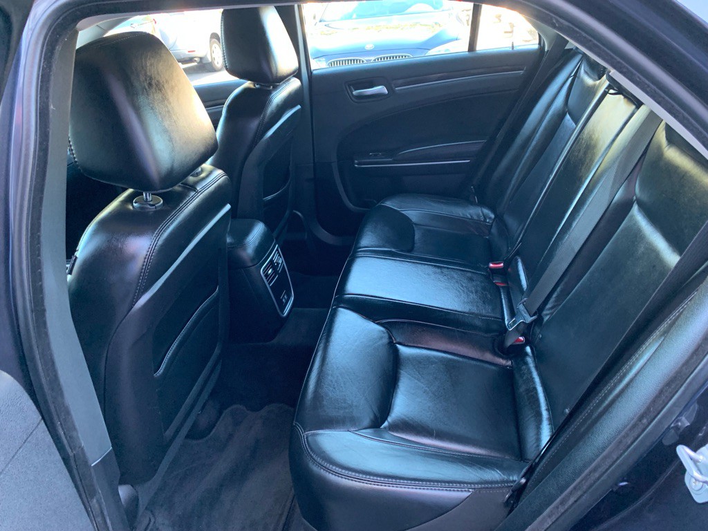 2017 Chrysler 300 Image 13