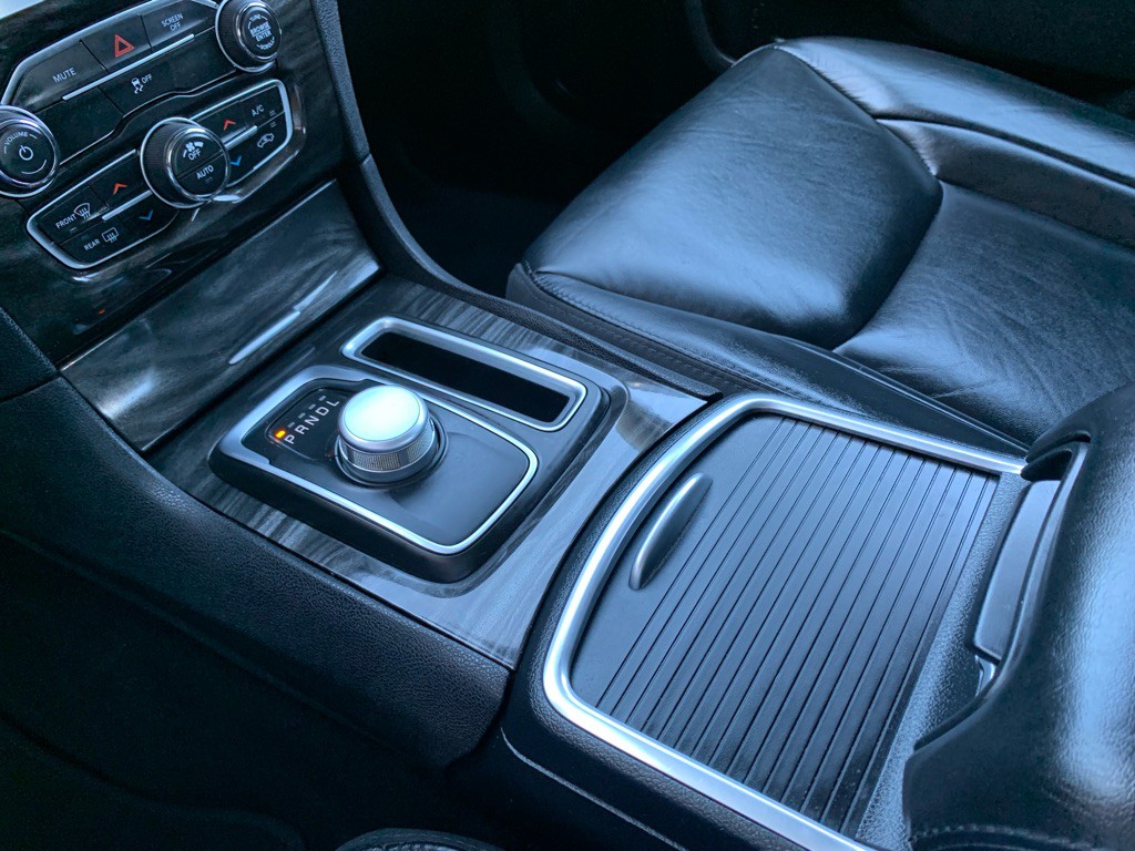 2017 Chrysler 300 Image 16