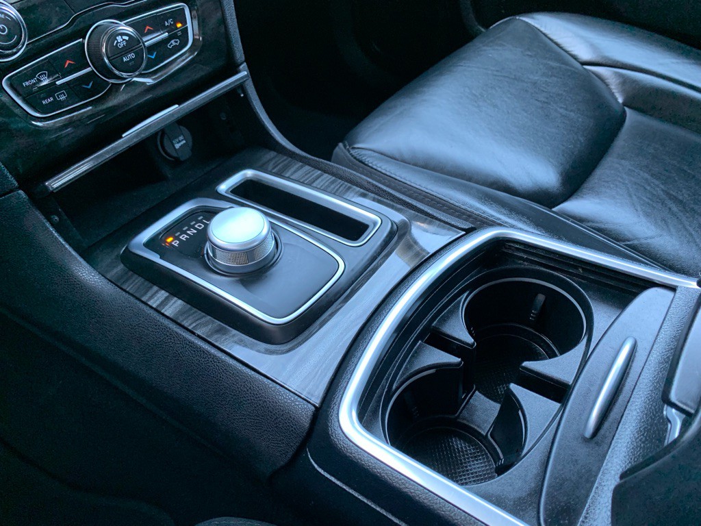 2017 Chrysler 300 Image 17