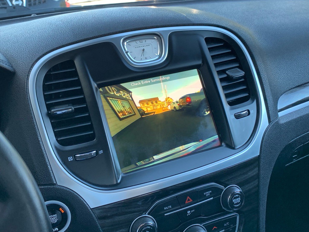 2017 Chrysler 300 Image 19